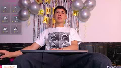 Snapshot of twink_daren chatting on 05-06-26, 06:02 Mr Daren online show from 05-06-26, 06:02