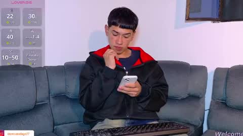 Snapshot of twink_daren chatting on 05-08-26, 06:13 Mr Daren online show from 05-08-26, 06:13