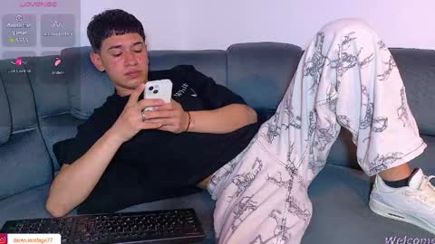 Snapshot of twink_daren chatting on 05-09-26, 06:24 Mr Daren online show from 05-09-26, 06:24