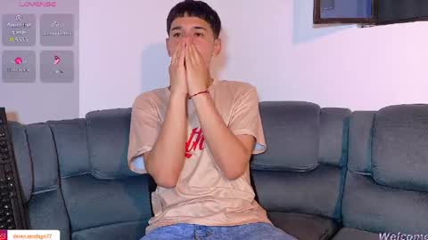 Snapshot of twink_daren chatting on 05-11-26, 06:27 Mr Daren online show from 05-11-26, 06:27