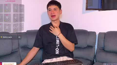 Snapshot of twink_daren chatting on 05-14-26, 06:47 Mr Daren online show from 05-14-26, 06:47