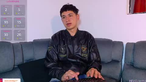Snapshot of twink_daren chatting on 05-16-26, 06:17 Mr Daren online show from 05-16-26, 06:17