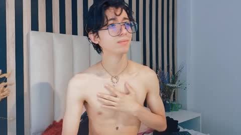 Snapshot of twink_sebas7 chatting on 05-10-26, 12:10 Sebastin online show from 05-10-26, 12:10
