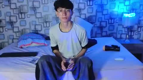 Snapshot of twink_sebas7 chatting on 07-12-26, 12:29 Sebastin online show from 07-12-26, 12:29