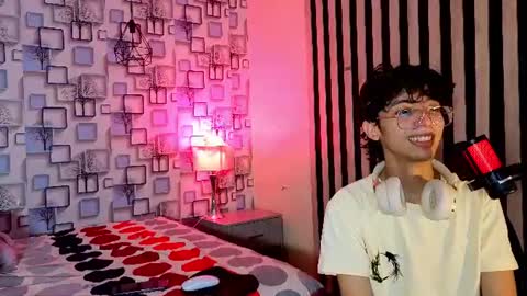 Snapshot of twink_sebas7 chatting on 08-06-26, 07:16 Sebastin online show from 08-06-26, 07:16