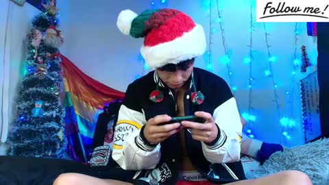 Snapshot of twink_sebas_ chatting on 12-24-24, 01:39 Bad boy sebastian online show from 12-24-24, 01:39