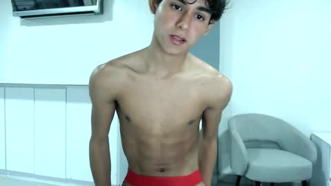 Snapshot of twink_waldorf chatting on 12-10-24, 09:11 Twink Waldorf online show from 12-10-24, 09:11