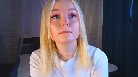 Snapshot of twinklefluff chatting on 03-07-25, 04:24 twinklefluff online show from 03-07-25, 04:24