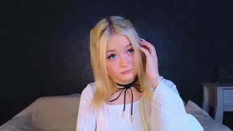 Snapshot of twinklefluff chatting on 03-08-25, 05:07 twinklefluff online show from 03-08-25, 05:07