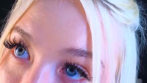 Snapshot of twinklefluff chatting on 03-10-25, 10:48 twinklefluff online show from 03-10-25, 10:48