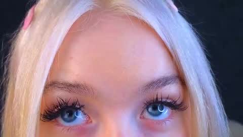 Snapshot of twinklefluff chatting on 03-11-25, 10:51 twinklefluff online show from 03-11-25, 10:51