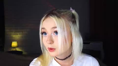 Snapshot of twinklefluff chatting on 09-27-25, 02:00 twinklefluff online show from 09-27-25, 02:00