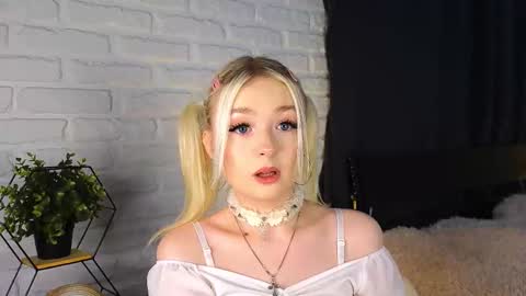 Snapshot of twinklefluff chatting on 10-01-25, 03:51 twinklefluff online show from 10-01-25, 03:51