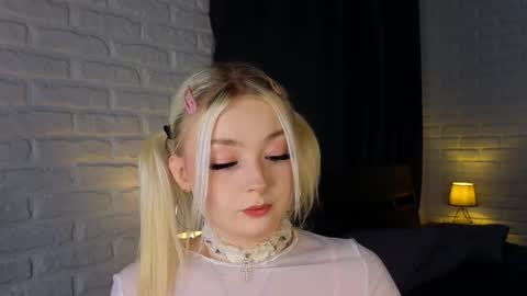 Snapshot of twinklefluff chatting on 10-02-25, 03:52 twinklefluff online show from 10-02-25, 03:52