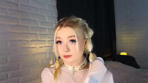 Snapshot of twinklefluff chatting on 10-09-25, 04:05 twinklefluff online show from 10-09-25, 04:05