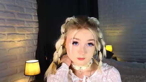 Snapshot of twinklefluff chatting on 10-11-25, 04:05 twinklefluff online show from 10-11-25, 04:05