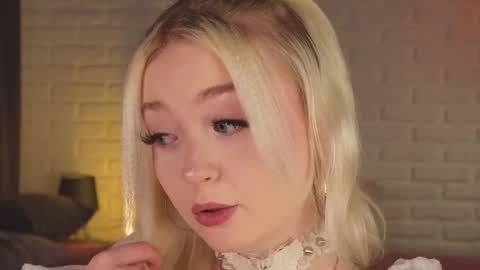 Snapshot of twinklefluff chatting on 10-17-25, 04:09 twinklefluff online show from 10-17-25, 04:09