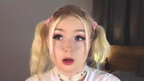 Snapshot of twinklefluff chatting on 10-29-25, 04:09 twinklefluff online show from 10-29-25, 04:09