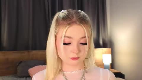 Snapshot of twinklefluff chatting on 11-02-25, 05:04 twinklefluff online show from 11-02-25, 05:04