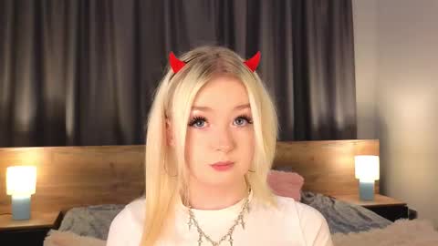 Snapshot of twinklefluff chatting on 11-04-25, 04:17 twinklefluff online show from 11-04-25, 04:17