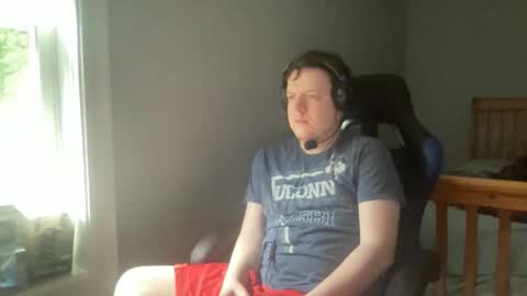 Snapshot of twinkmikexxx12 chatting on 06-02-26, 06:32 mike online show from 06-02-26, 06:32