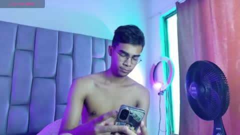 Snapshot of twinksecrets_ chatting on 04-23-26, 12:29 twinksecrets_ online show from 04-23-26, 12:29