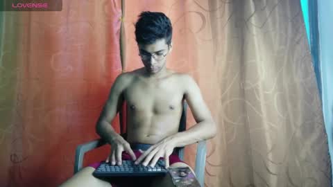 Snapshot of twinksecrets_ chatting on 05-09-26, 11:48 twinksecrets_ online show from 05-09-26, 11:48