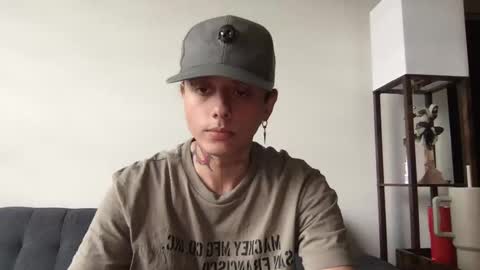 Snapshot of twinksguys360 chatting on 09-16-25, 05:14 Derrick online show from 09-16-25, 05:14