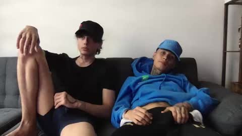 Snapshot of twinksguys360 chatting on 09-22-25, 04:53 Derrick online show from 09-22-25, 04:53