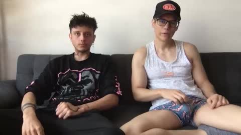 Snapshot of twinksguys360 chatting on 10-14-25, 05:03 Derrick online show from 10-14-25, 05:03