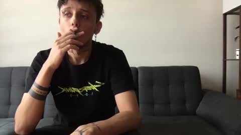 Snapshot of twinksguys360 chatting on 10-16-25, 05:14 Derrick online show from 10-16-25, 05:14