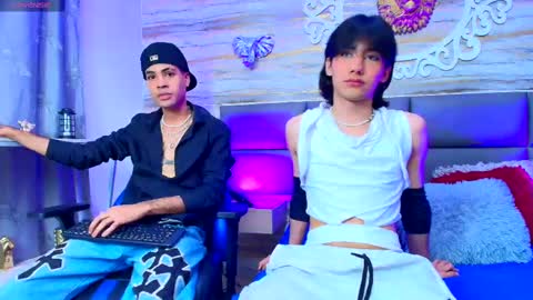 twinslovers_ online show from 09-11-25, 07:47