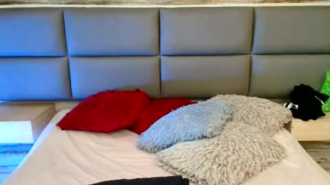 twinslovers_ online show from 11-02-25, 01:19