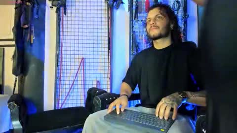 Clio  Tadeo online show from 10-19-25, 05:08