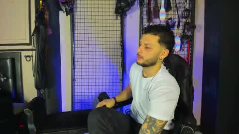 Clio  Tadeo online show from 11-17-25, 04:40