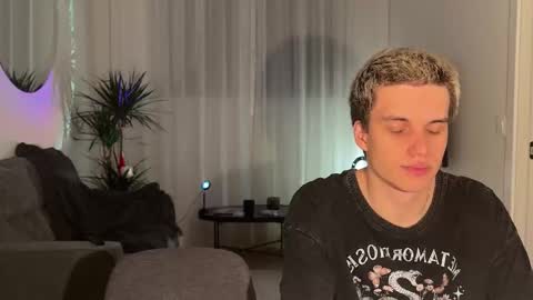 Snapshot of twl8vibe chatting on 03-26-26, 10:59 Molly and Nick online show from 03-26-26, 10:59