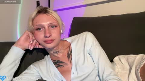 Molly and Nick online show from 06-18-26, 05:39