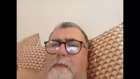 Snapshot of twohats2810 chatting on 11-29-25, 06:22 twohats2810 online show from 11-29-25, 06:22