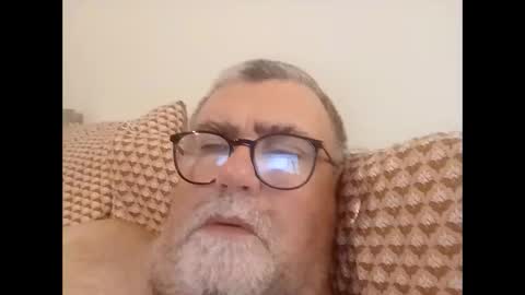 Snapshot of twohats2810 chatting on 12-19-25, 07:54 twohats2810 online show from 12-19-25, 07:54