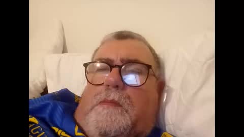 Snapshot of twohats2810 chatting on 12-20-25, 06:37 twohats2810 online show from 12-20-25, 06:37