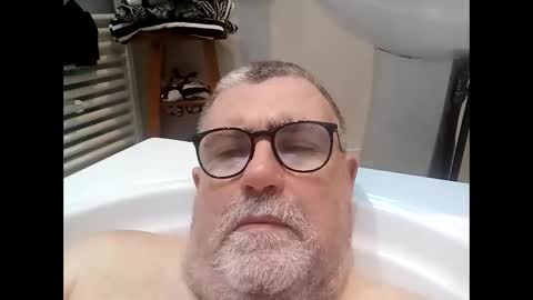 Snapshot of twohats2810 chatting on 01-08-26, 07:27 twohats2810 online show from 01-08-26, 07:27