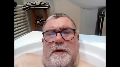 Snapshot of twohats2810 chatting on 01-15-26, 07:28 twohats2810 online show from 01-15-26, 07:28