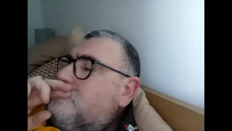 Snapshot of twohats2810 chatting on 01-17-26, 02:33 twohats2810 online show from 01-17-26, 02:33