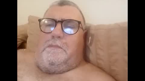 Snapshot of twohats2810 chatting on 02-01-26, 05:22 twohats2810 online show from 02-01-26, 05:22