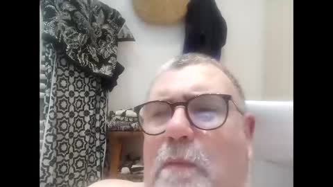 Snapshot of twohats2810 chatting on 02-08-26, 08:23 twohats2810 online show from 02-08-26, 08:23