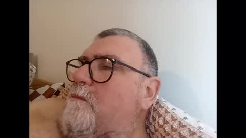 Snapshot of twohats2810 chatting on 02-14-26, 02:25 twohats2810 online show from 02-14-26, 02:25