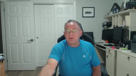 Snapshot of twopeopleinlove chatting on 10-03-25, 10:01 Twopeopleinlove online show from 10-03-25, 10:01