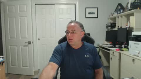 Snapshot of twopeopleinlove chatting on 10-06-25, 10:02 Twopeopleinlove online show from 10-06-25, 10:02