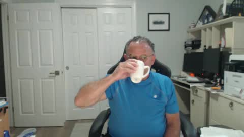 Snapshot of twopeopleinlove chatting on 10-10-25, 10:03 Twopeopleinlove online show from 10-10-25, 10:03