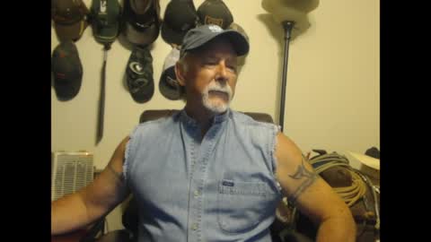 Snapshot of txlobo60 chatting on 04-21-26, 12:01 txlobo60 online show from 04-21-26, 12:01